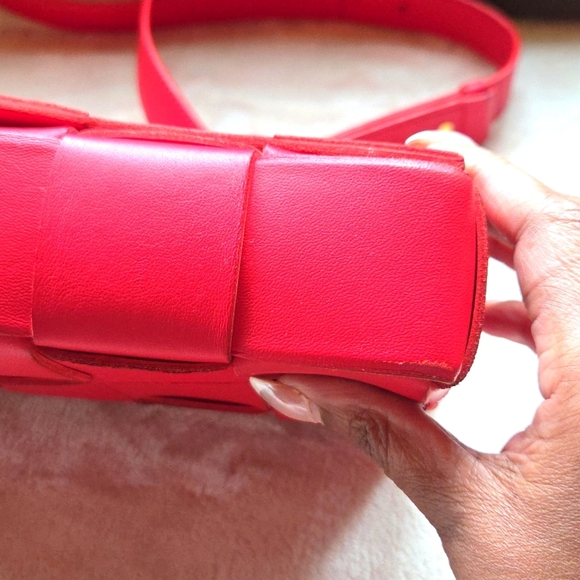 Bottega Veneta Woven Red Cassette Crossbody Bag - Picture 4 of 9